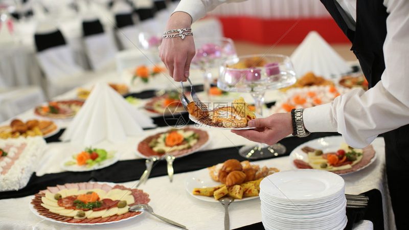 火锅底料的保质期受到多种因素的影响，主要包括：