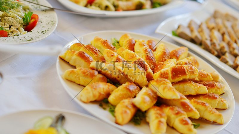 调味品开封后保质期揭秘：如何正确储存延长使用时间**