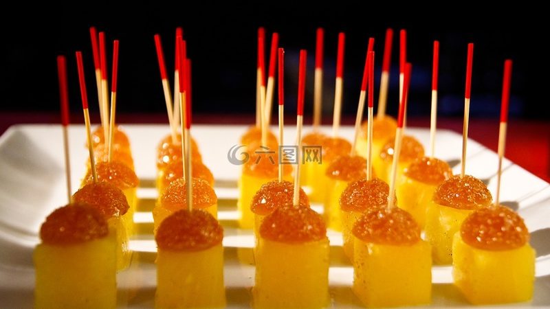 小标题：关注生产许可证与检测报告